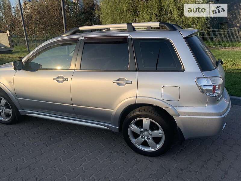 Позашляховик / Кросовер Mitsubishi Outlander 2008 в Києві