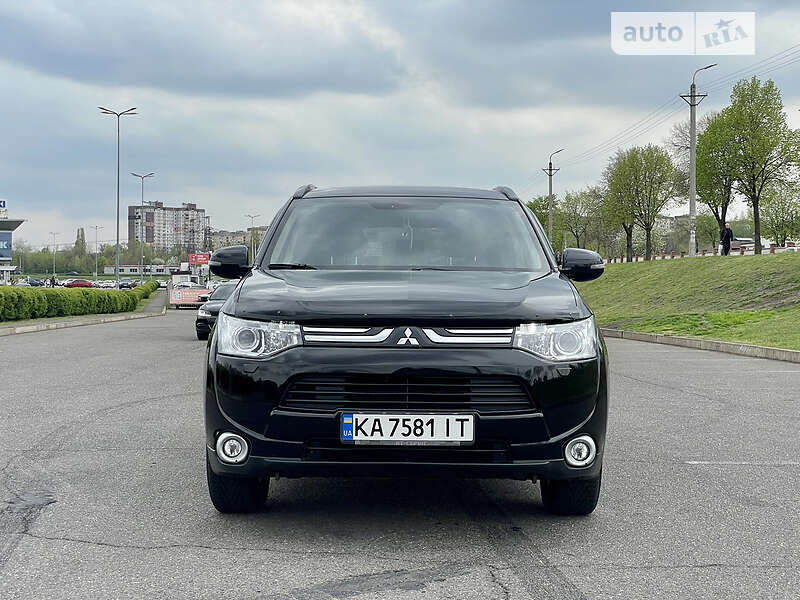 Внедорожник / Кроссовер Mitsubishi Outlander 2012 в Киеве