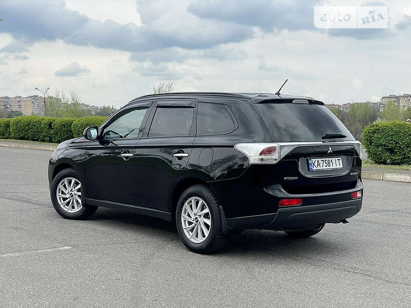 Внедорожник / Кроссовер Mitsubishi Outlander 2012 в Киеве