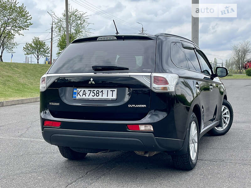 Внедорожник / Кроссовер Mitsubishi Outlander 2012 в Киеве