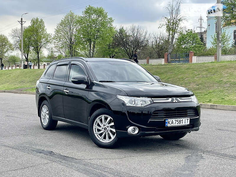 Внедорожник / Кроссовер Mitsubishi Outlander 2012 в Киеве