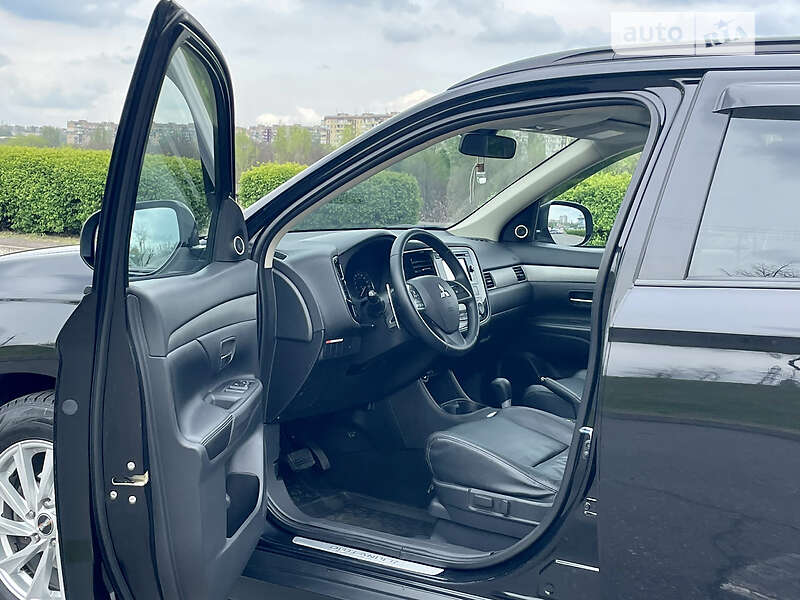 Внедорожник / Кроссовер Mitsubishi Outlander 2012 в Киеве