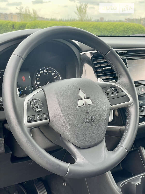 Внедорожник / Кроссовер Mitsubishi Outlander 2012 в Киеве