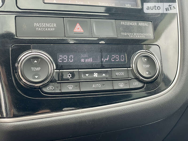 Внедорожник / Кроссовер Mitsubishi Outlander 2012 в Киеве