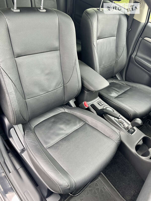 Внедорожник / Кроссовер Mitsubishi Outlander 2012 в Киеве