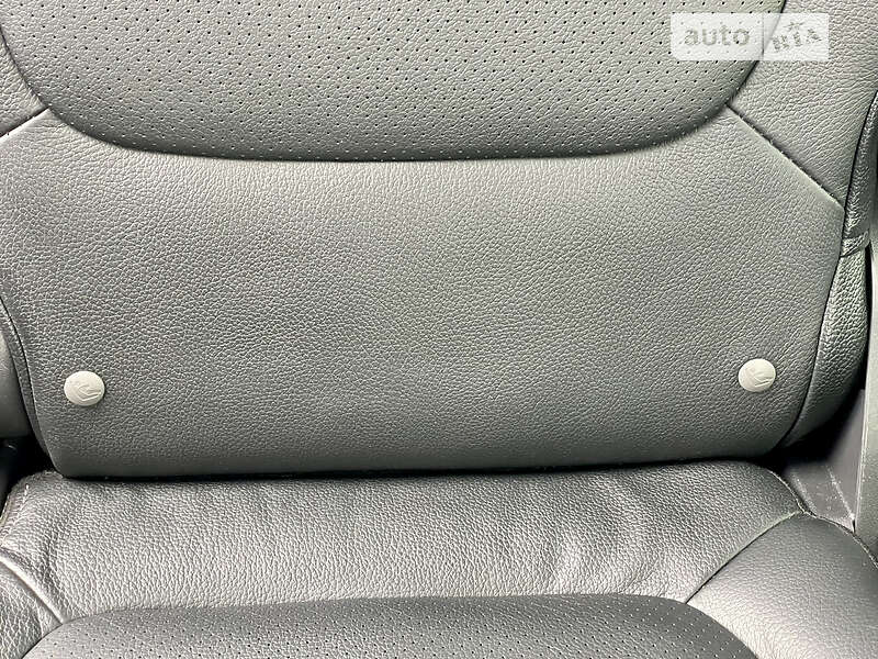 Внедорожник / Кроссовер Mitsubishi Outlander 2012 в Киеве