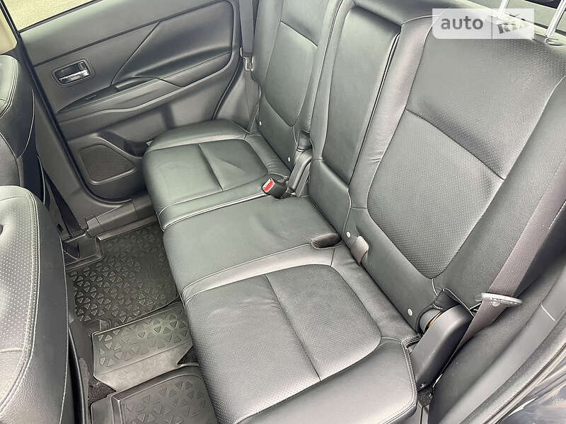 Внедорожник / Кроссовер Mitsubishi Outlander 2012 в Киеве