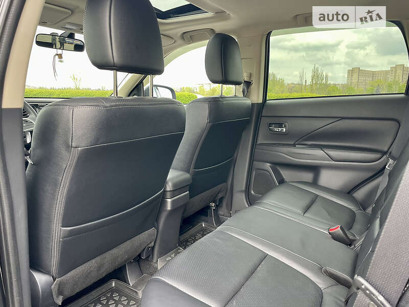 Внедорожник / Кроссовер Mitsubishi Outlander 2012 в Киеве