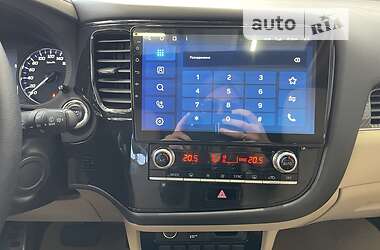 Внедорожник / Кроссовер Mitsubishi Outlander 2021 в 
