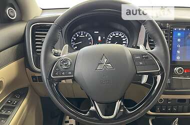 Внедорожник / Кроссовер Mitsubishi Outlander 2021 в 