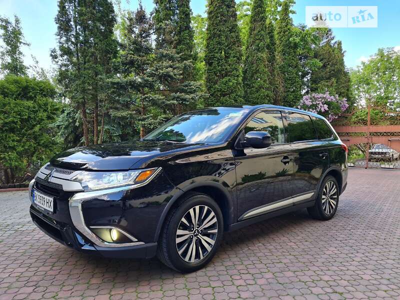 Внедорожник / Кроссовер Mitsubishi Outlander 2019 в Ровно
