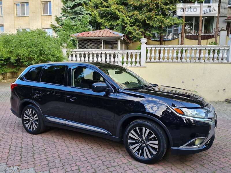 Внедорожник / Кроссовер Mitsubishi Outlander 2019 в Ровно