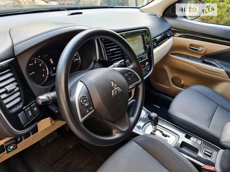 Внедорожник / Кроссовер Mitsubishi Outlander 2019 в Ровно