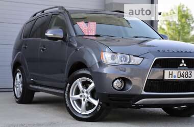 Внедорожник / Кроссовер Mitsubishi Outlander 2012 в 