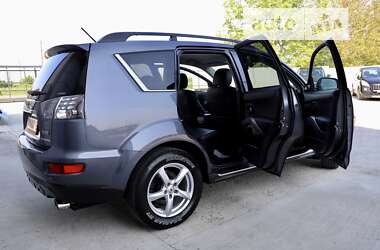 Внедорожник / Кроссовер Mitsubishi Outlander 2012 в 