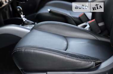 Внедорожник / Кроссовер Mitsubishi Outlander 2012 в 