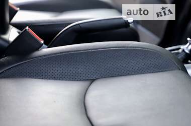 Внедорожник / Кроссовер Mitsubishi Outlander 2012 в 