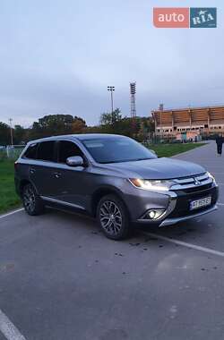 Позашляховик / Кросовер Mitsubishi Outlander 2017 в Івано-Франківську