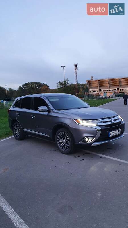 Внедорожник / Кроссовер Mitsubishi Outlander 2017 в Ивано-Франковске