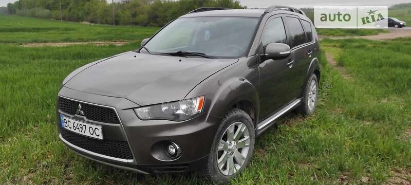 Внедорожник / Кроссовер Mitsubishi Outlander 2010 в Самборе