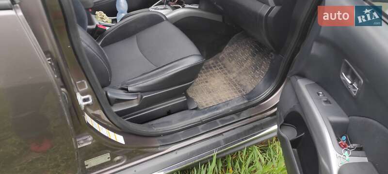 Внедорожник / Кроссовер Mitsubishi Outlander 2010 в Самборе фото 26 Внедорожник / Кроссовер Mitsubishi Outlander 2010 в Самборе