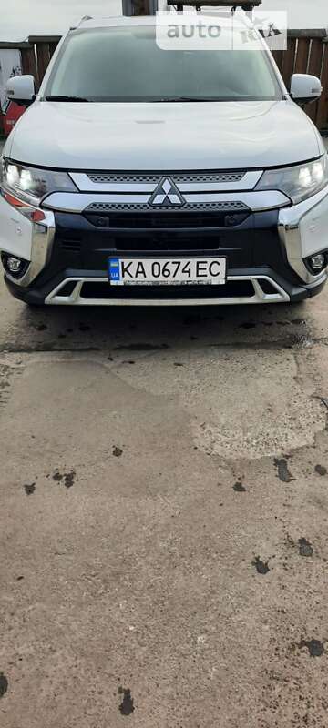Позашляховик / Кросовер Mitsubishi Outlander 2021 в Миколаєві