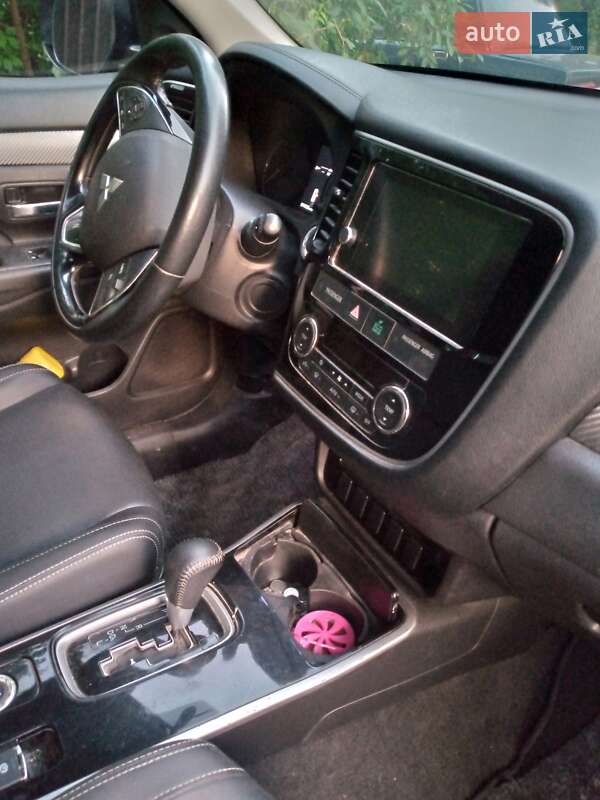 Позашляховик / Кросовер Mitsubishi Outlander 2018 в Києві