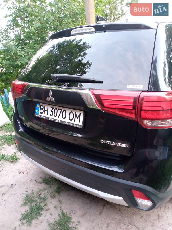 Позашляховик / Кросовер Mitsubishi Outlander 2018 в Києві