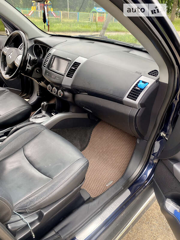 Внедорожник / Кроссовер Mitsubishi Outlander 2011 в Львове