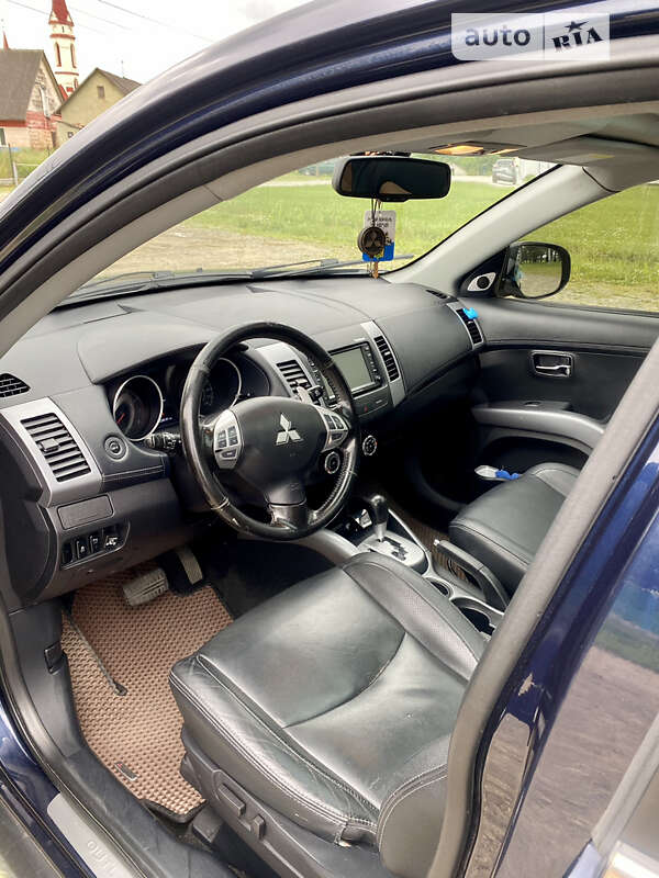 Внедорожник / Кроссовер Mitsubishi Outlander 2011 в Львове