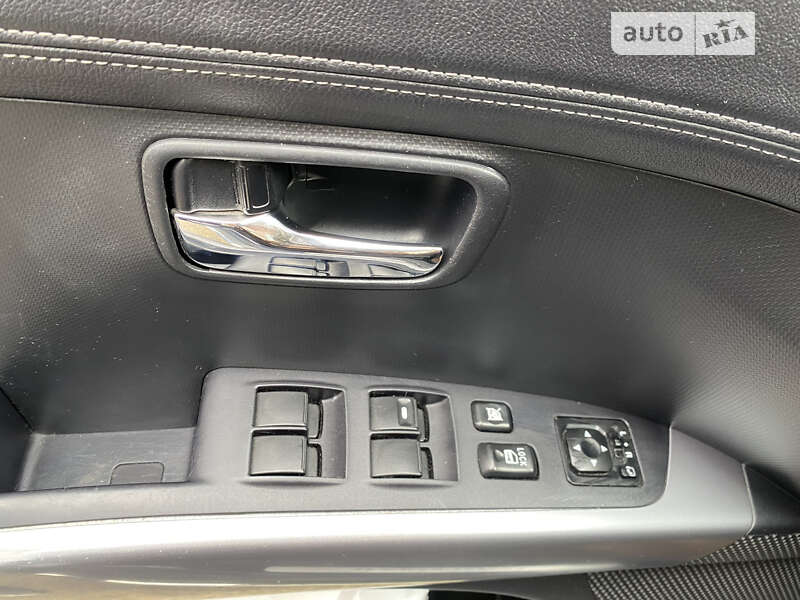 Внедорожник / Кроссовер Mitsubishi Outlander 2011 в Львове