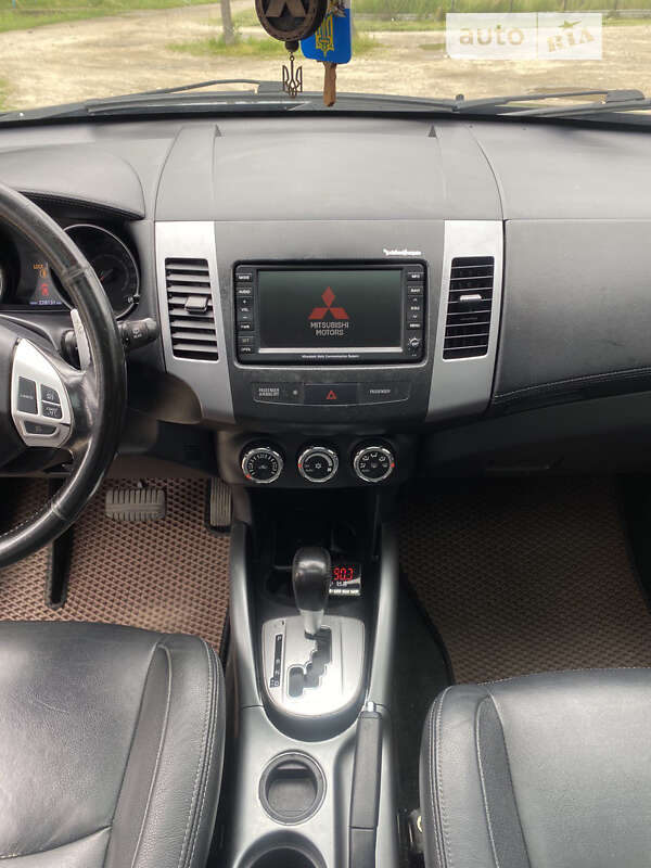 Внедорожник / Кроссовер Mitsubishi Outlander 2011 в Львове