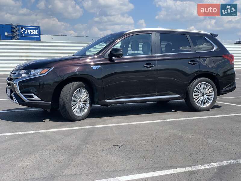 Позашляховик / Кросовер Mitsubishi Outlander 2019 в Львові