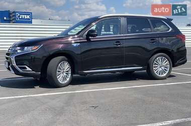 Внедорожник / Кроссовер Mitsubishi Outlander 2019 в 