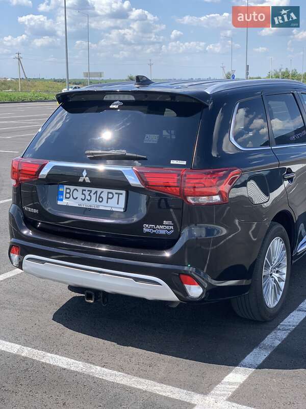 Позашляховик / Кросовер Mitsubishi Outlander 2019 в Львові