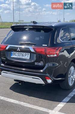 Внедорожник / Кроссовер Mitsubishi Outlander 2019 в 
