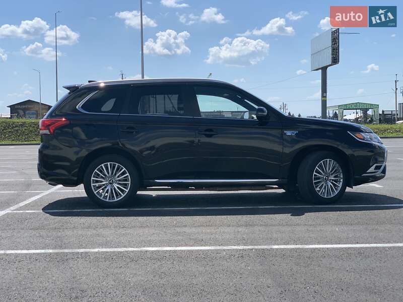 Позашляховик / Кросовер Mitsubishi Outlander 2019 в Львові