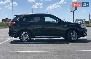 Внедорожник / Кроссовер Mitsubishi Outlander 2019 в 
