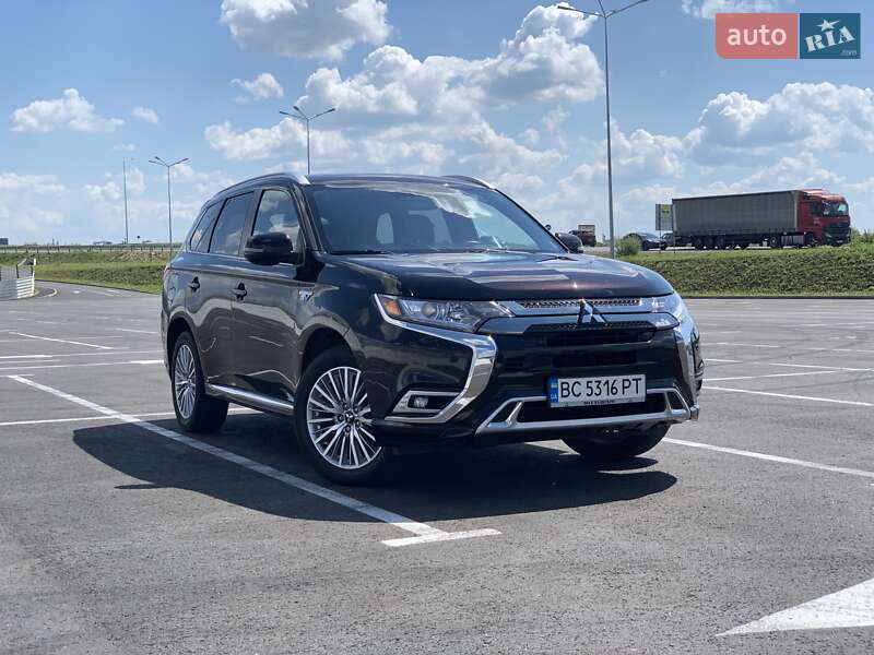 Позашляховик / Кросовер Mitsubishi Outlander 2019 в Львові