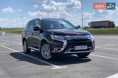 Внедорожник / Кроссовер Mitsubishi Outlander 2019 в 