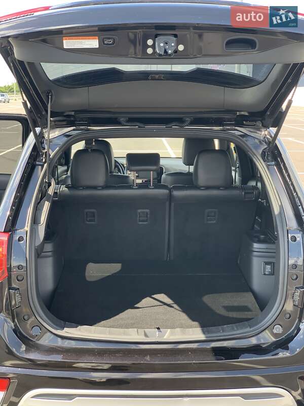 Позашляховик / Кросовер Mitsubishi Outlander 2019 в Львові