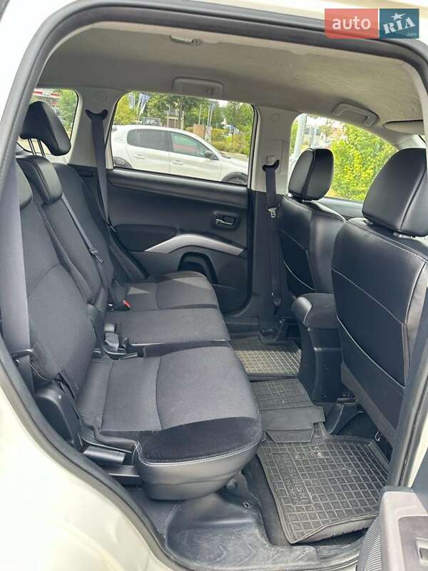 Позашляховик / Кросовер Mitsubishi Outlander 2012 в Чернівцях