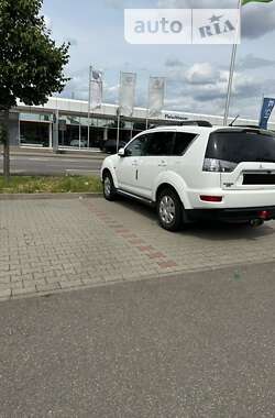 Внедорожник / Кроссовер Mitsubishi Outlander 2012 в Черновцах