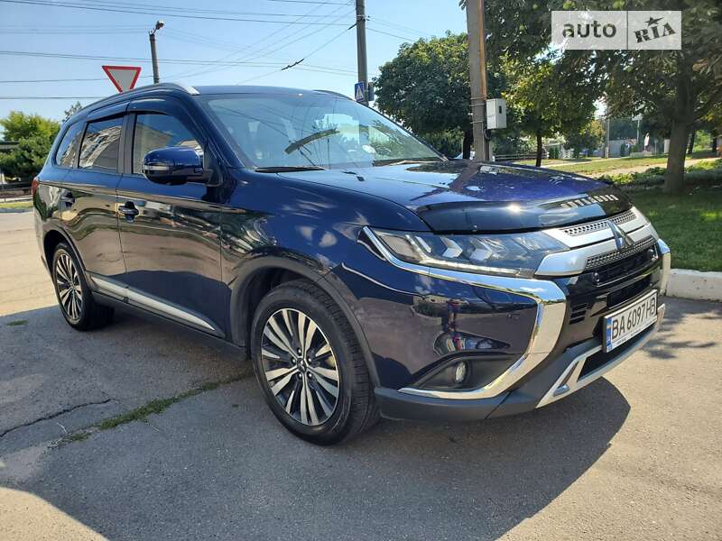 Внедорожник / Кроссовер Mitsubishi Outlander 2018 в Кропивницком