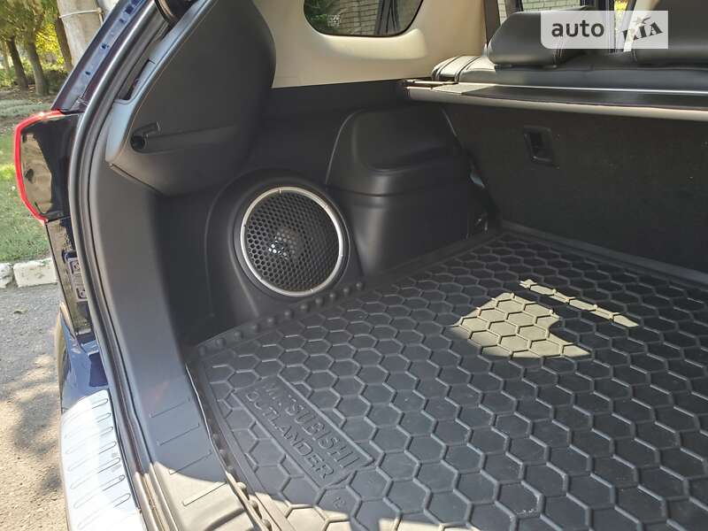 Внедорожник / Кроссовер Mitsubishi Outlander 2018 в Кропивницком