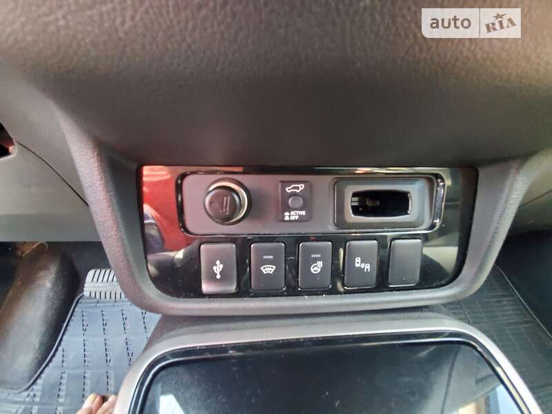 Внедорожник / Кроссовер Mitsubishi Outlander 2018 в Кропивницком