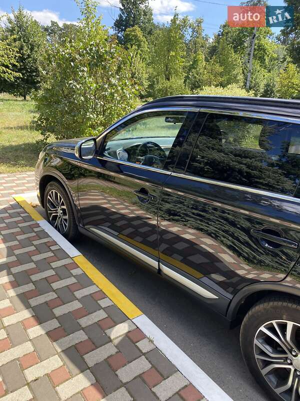 Внедорожник / Кроссовер Mitsubishi Outlander 2015 в Ирпене