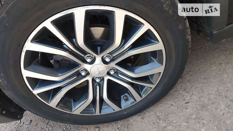 Внедорожник / Кроссовер Mitsubishi Outlander 2015 в Львове
