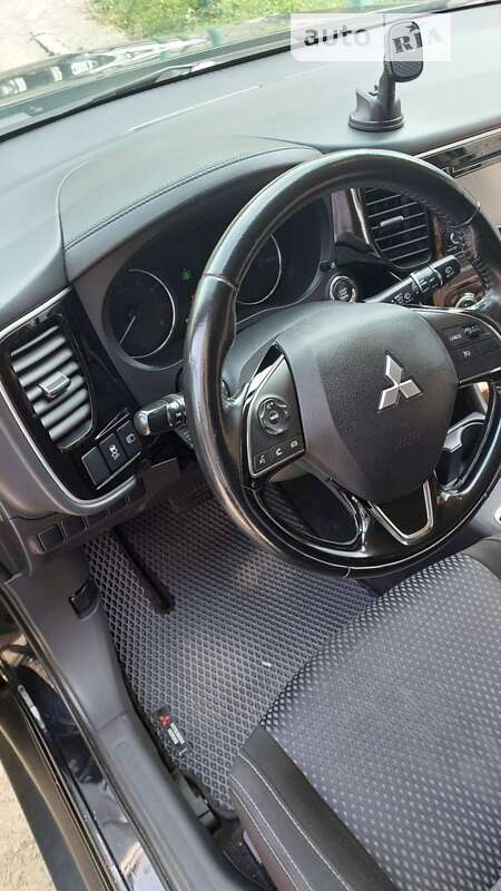 Внедорожник / Кроссовер Mitsubishi Outlander 2015 в Львове