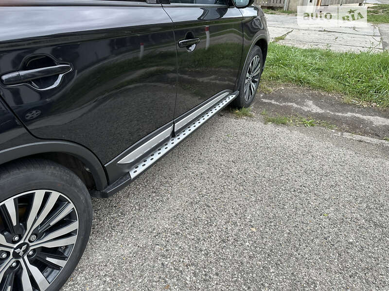 Внедорожник / Кроссовер Mitsubishi Outlander 2019 в Ужгороде
